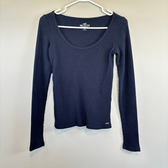 Hollister Women's Size Medium Thermal Long Sleeve Scallop Neck Layering Piece - Picture 1 of 9